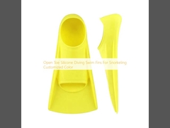 Des nageoires de plongée en silicone ouvertes pour la plongée en apnée