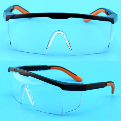 Anti-brouillard lunettes de protection pour les yeux résistantes aux rayures Lentilles d'enveloppe claires Lunettes de sécurité et poignées antidérapantes Temples réglables Lunettes de laboratoire